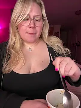 PiggyRose live sex cam