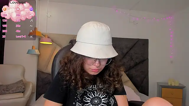 MarieTaylor_'s cam snapshot