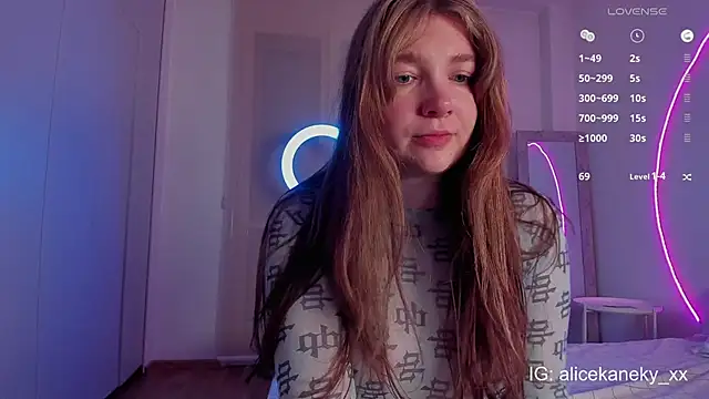 alicekaneky live sex cam