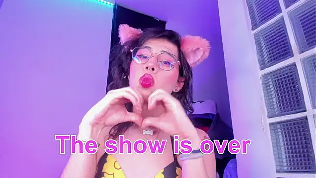 Sweet-SharoKitty live sex cam