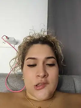 Sara_smiiith211 live sex cam
