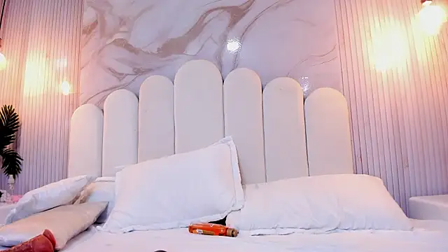 CHLOE_BLOWJOB's cam snapshot