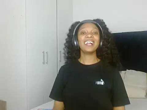 LustyBerry's cam snapshot