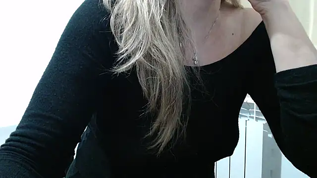 SerenaMilf's cam snapshot