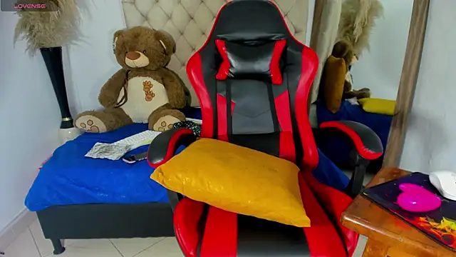 helena_copper_'s cam snapshot