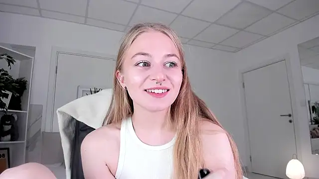 MiaMews live sex cam