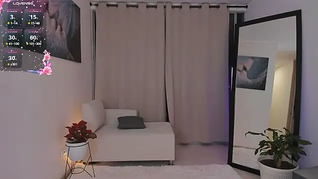 roxie_gates_'s cam snapshot