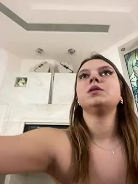 HugeBoobsKi's cam snapshot