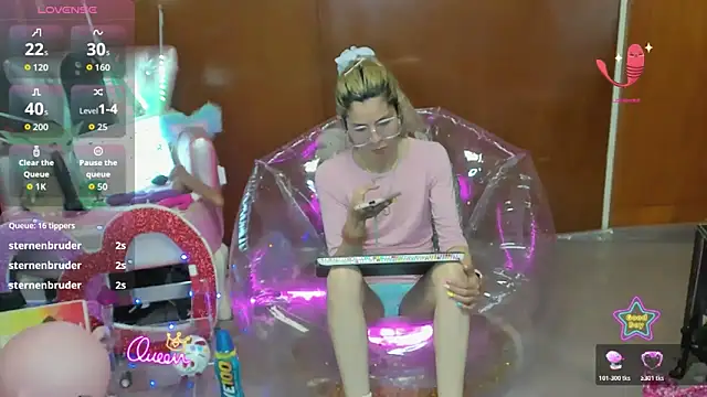 Skinygirl's cam snapshot