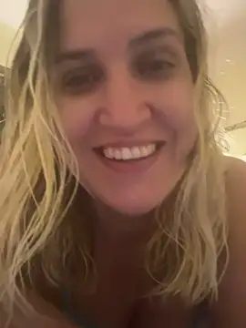 Bia_sexynovaes live sex cam