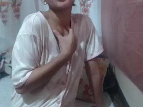 hot_babe018's cam snapshot