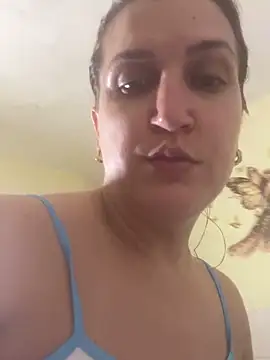 Bia_sexynovaes live sex cam