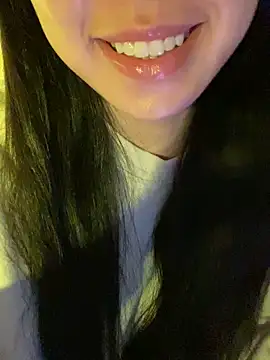 Uyennii02 live sex cam