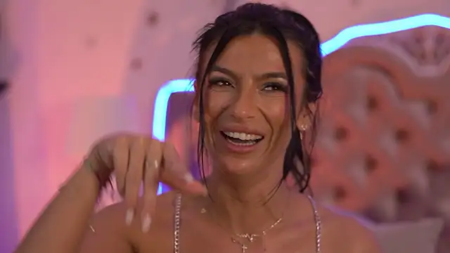 KinkyAmelie's cam snapshot