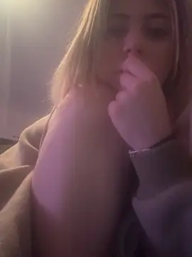 MelliMoon's cam snapshot