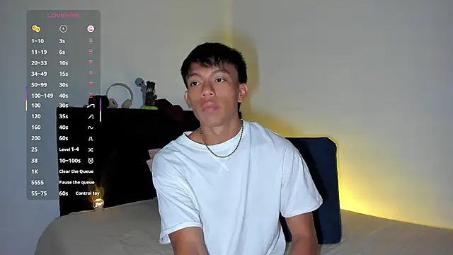 santinaughty's cam snapshot