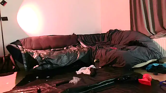 PlayfulThomas live sex cam