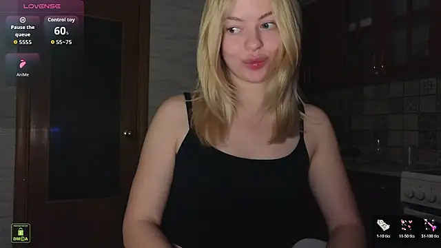 RinaBlondie live sex cam