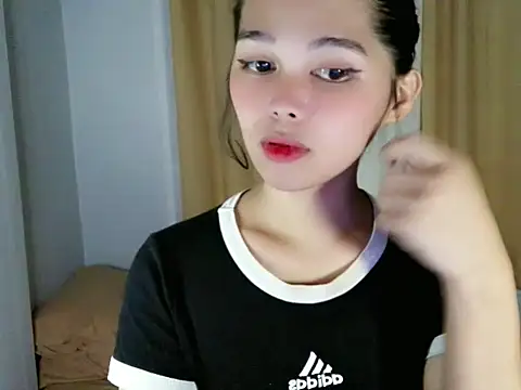 sluttyLeila live sex cam