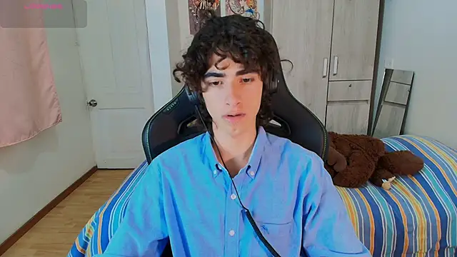 Nude_Boy18 live sex cam