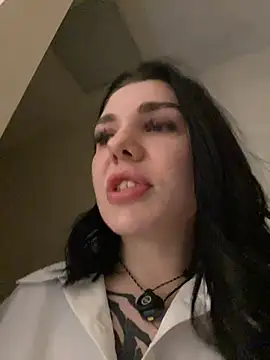 MaeveMoon live sex cam