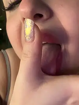 KellyMoors live sex cam