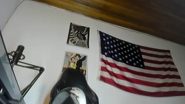 charlie_hotxxx's cam snapshot