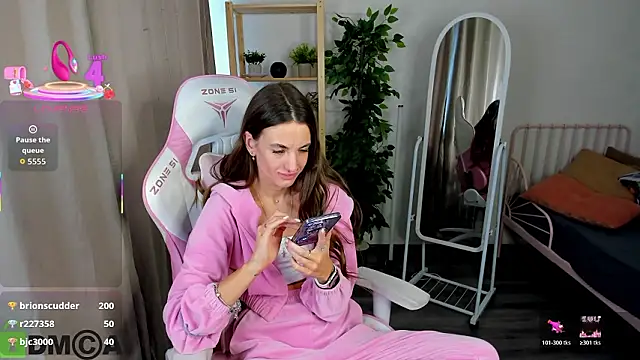 Aly_Alyc's cam snapshot