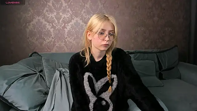 Grace_blush's cam snapshot