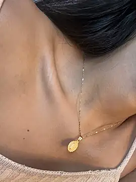 Lilybeeth live sex cam