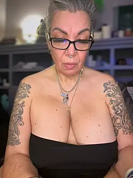 dieseldame1313 live sex cam