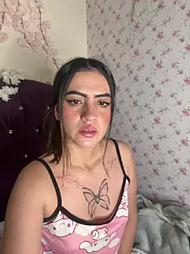 LunaaBlossom live sex cam