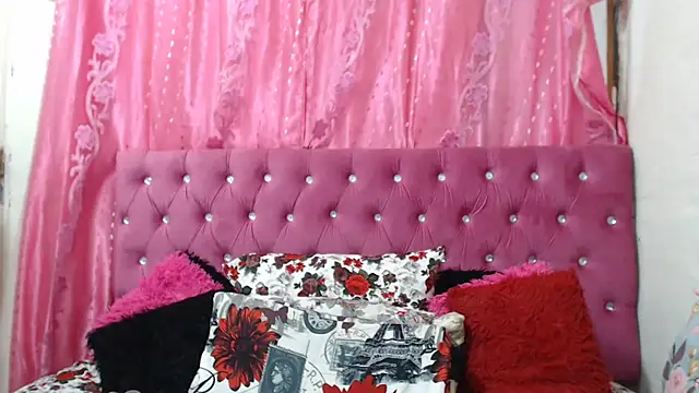 SexyBootie's cam snapshot