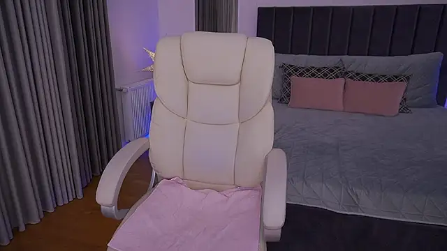 AnikaJane live sex cam