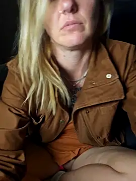 SheIsSomething's cam snapshot