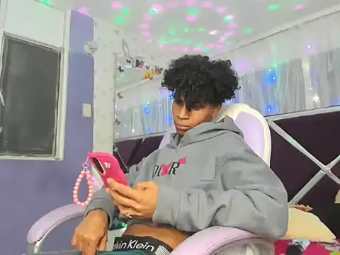 Santy_bigcock_01 live sex cam