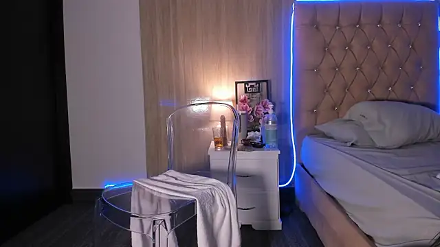 Maddyluxe live sex cam