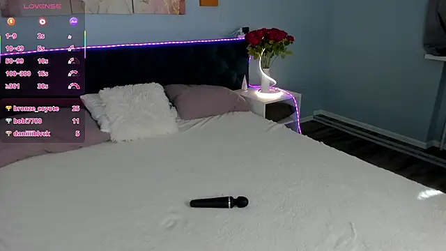 KiraRuiz live sex cam