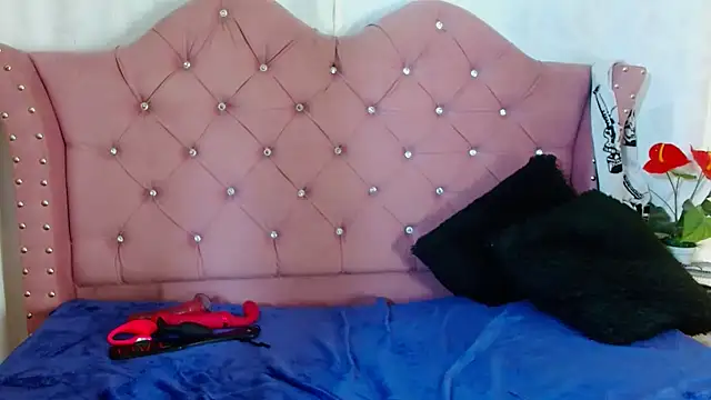 katalinathxandbritney1's cam snapshot