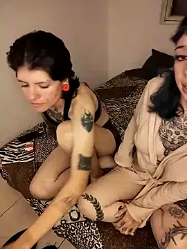 lovelockedlips live sex cam