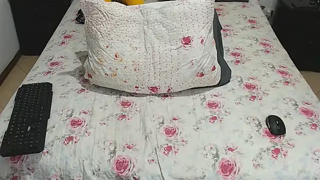 JahsHot live sex cam