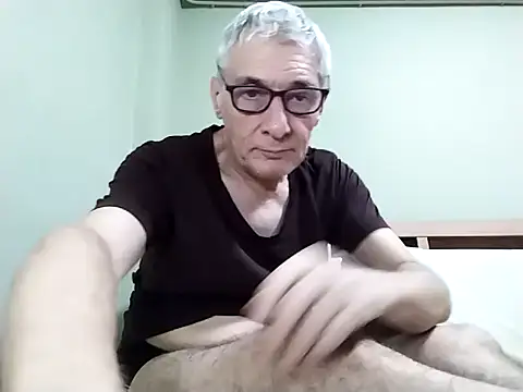 BIGUNCUTHARDCOCK live sex cam