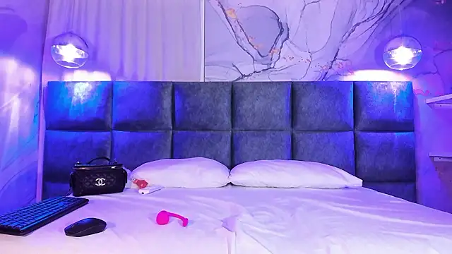 Ninakravis live sex cam