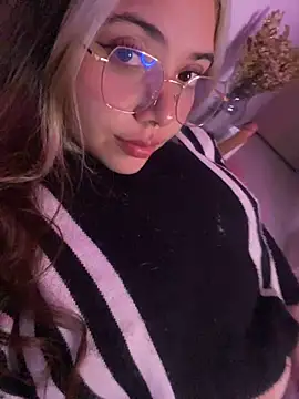 Paulette_Blanche's cam snapshot