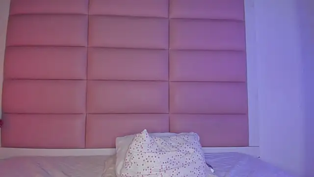 little-Emma's cam snapshot