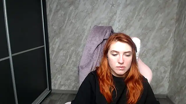 Reginasmilee live sex cam