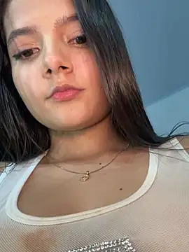 EmmiiGlow live sex cam