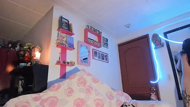 Rebecahart's cam snapshot