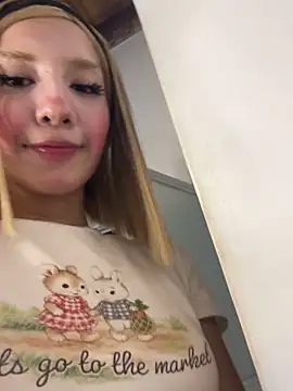 SweetBunnyGF's cam snapshot