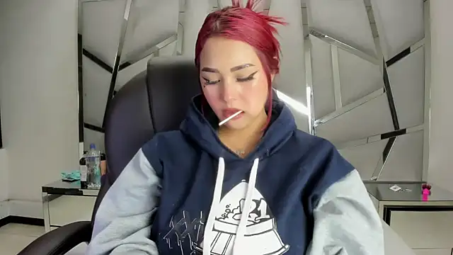 Catherinee69_x's cam snapshot